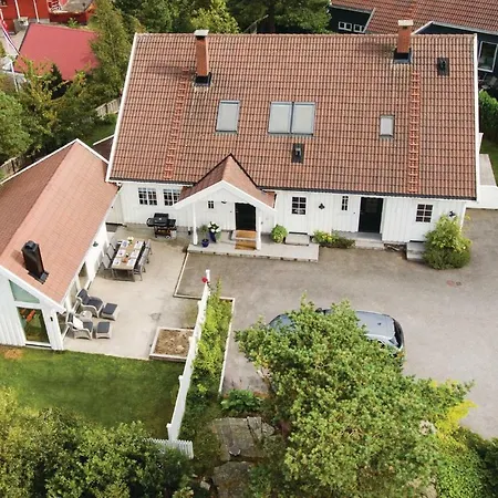 Prázdninový dům Four Bedroom Holiday In *