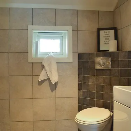 Four Bedroom Holiday In Prázdninový dům