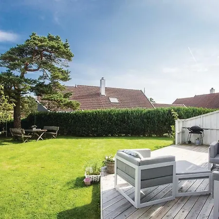 Four Bedroom Holiday In Prázdninový dům *
